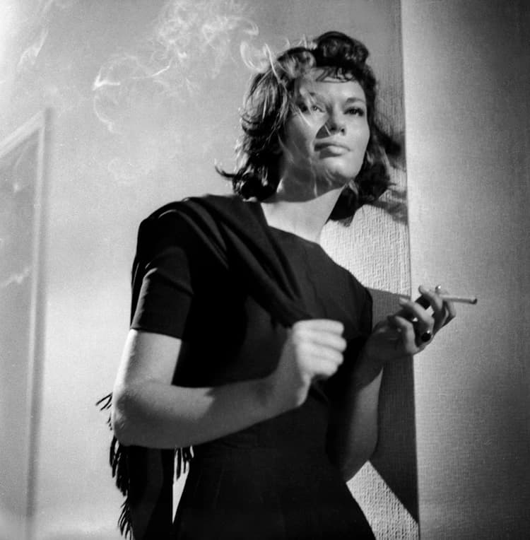 Lea Massari Smoking