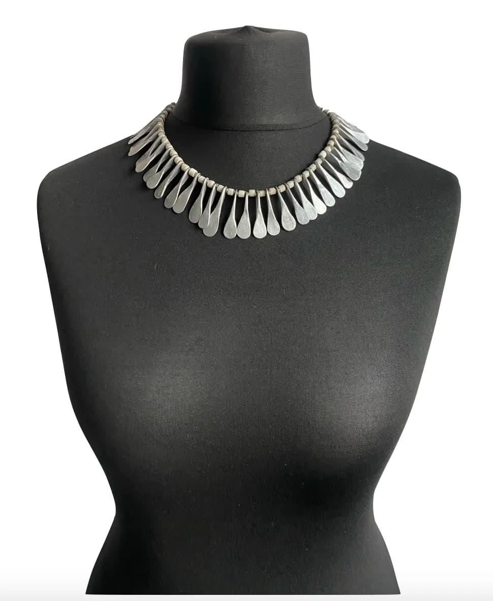MRV46 - Petal Necklace