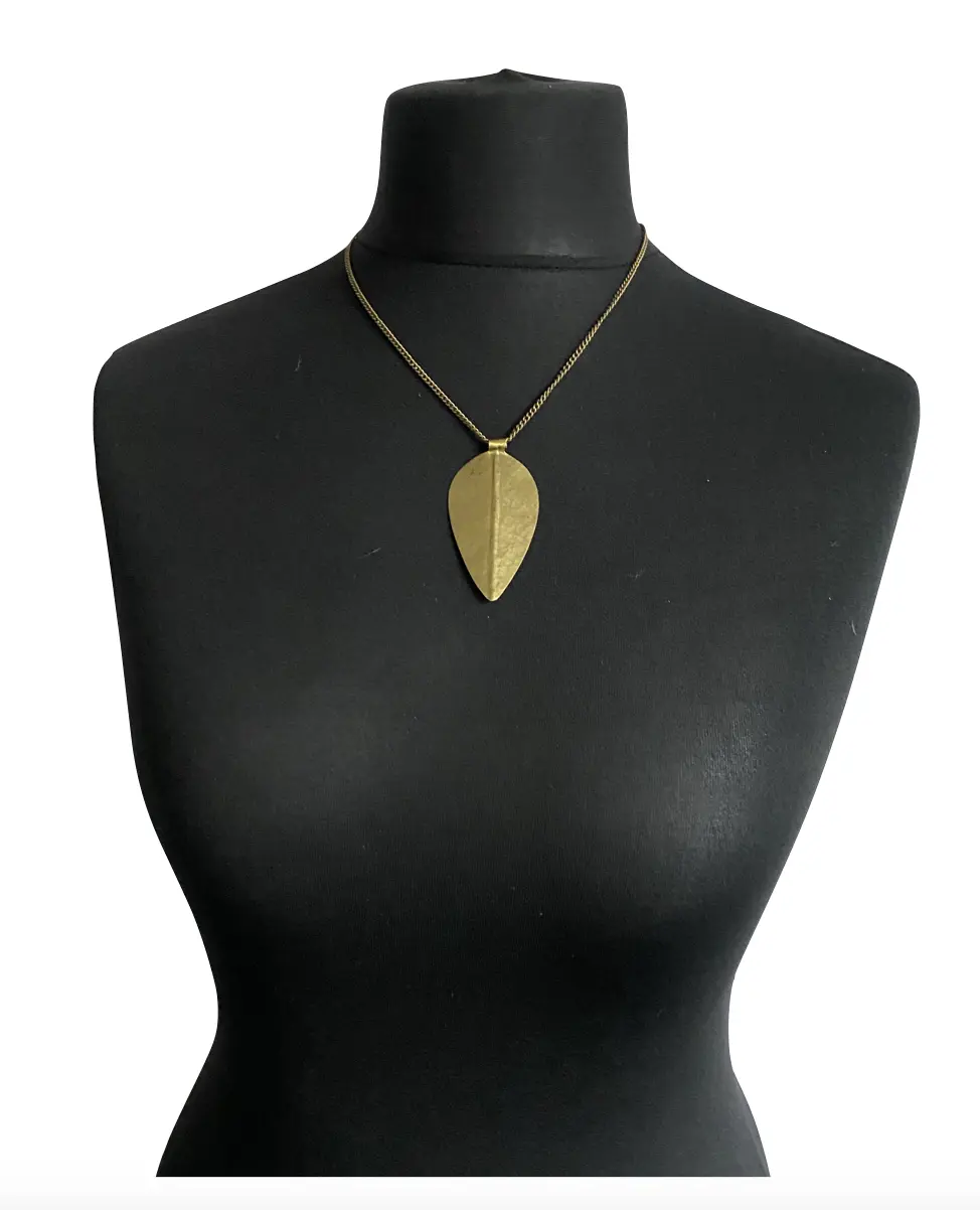 MRV35 - MRV36 - MRV37 - Single Brass Leaf Necklace