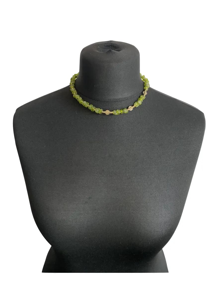 MRV60 - Short bright green glass bead necklace