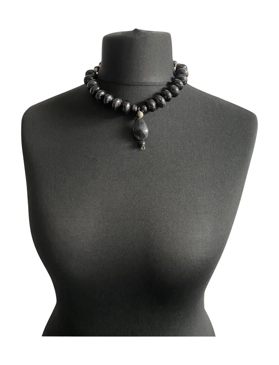 MRV21 - Pear Drop Horn Necklace